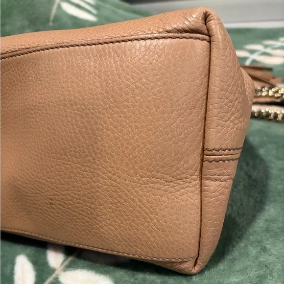 Gucci Beige Leather Shoulder Bag with Gold Chain - Picture 6 of 17